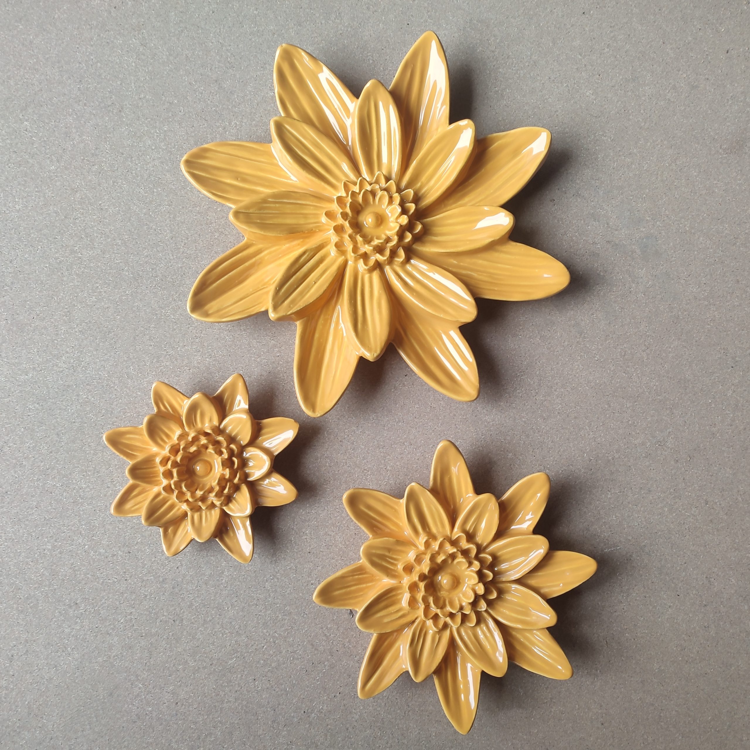 W251C- FLOR DE LÓTUS AMARELA 5X25X25CM-10.95€ 4X17X17CM-6.95€ 4X12X12CM-4.95€