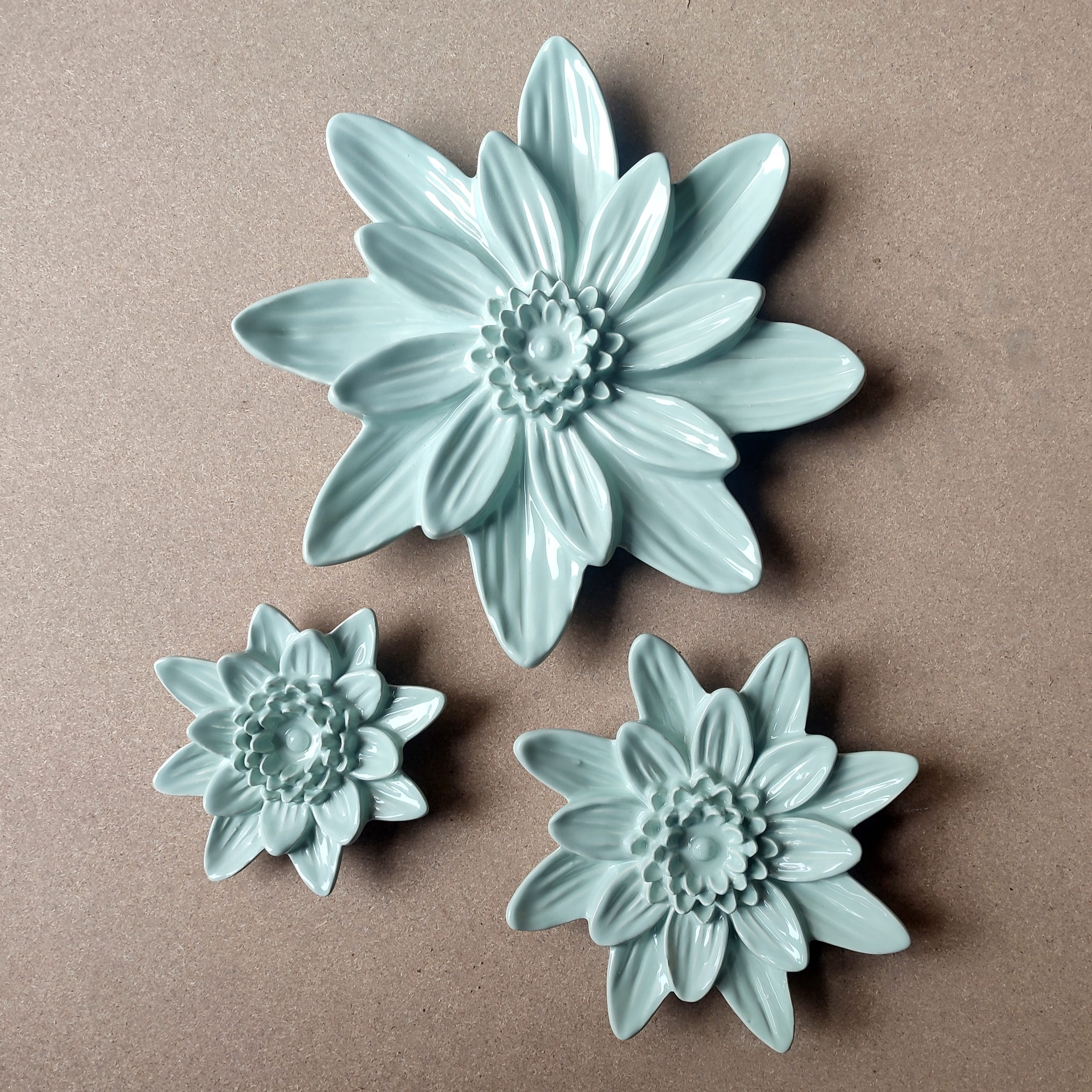 W251E- FLOR DE LÓTUS VERDE-MENTA 5X25X25CM-10.95€ 4X17X17CM-6.95€ 4X12X12CM-4.95€